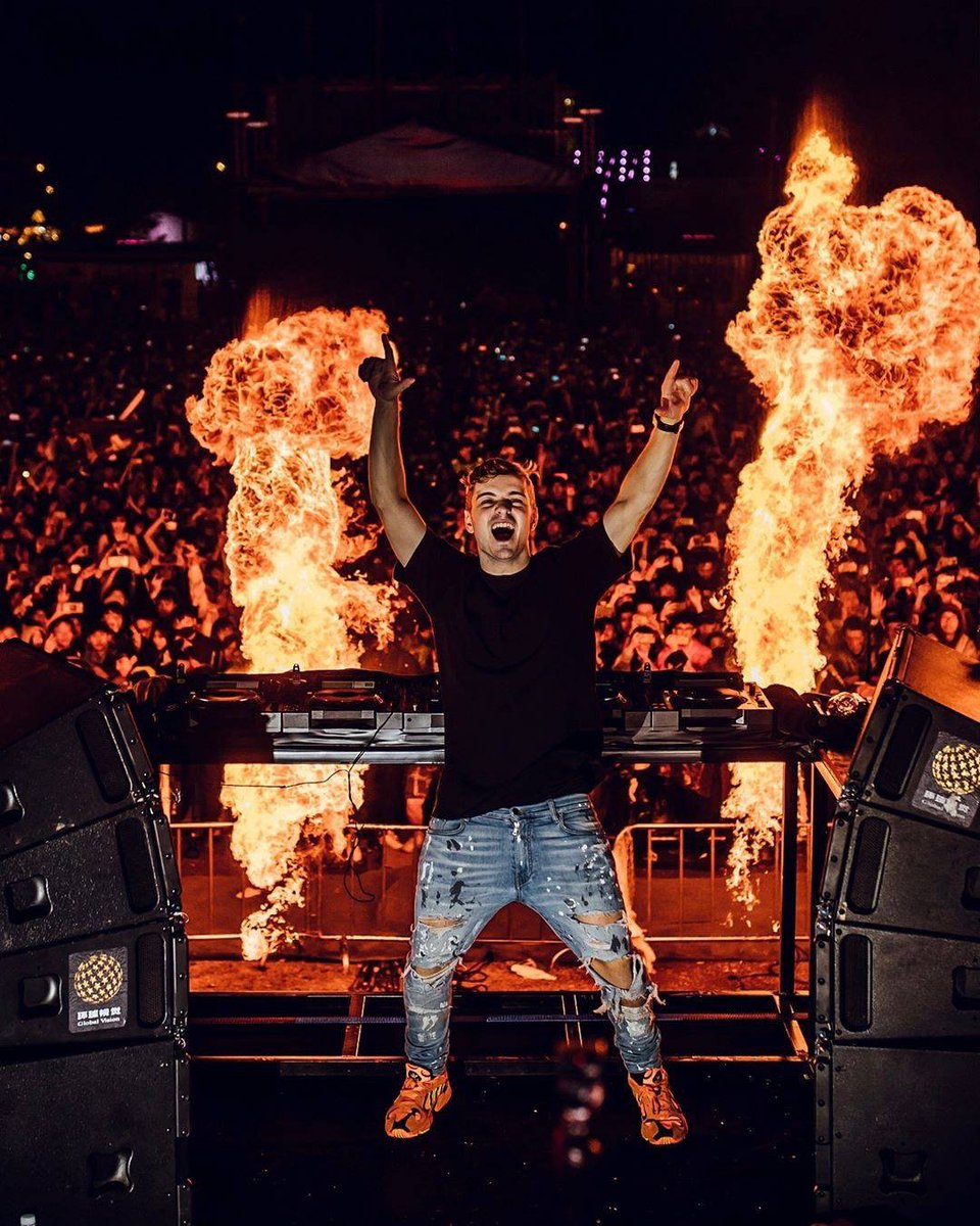 SpeirNews's tweet photo. 🎧 @martingarrix on 🔥 #DriveMusicExperience on #SpeirTV #DjSpeir #Speir #CircuitParty #Rave #Edm #Follow #Raver #RaverMag #DanceMusic #Live #RaveGirls #Music #Phoenix #Arizona #Goodtimes #Plur #Djs #ASU https://t.co/RiLIW2CpmE