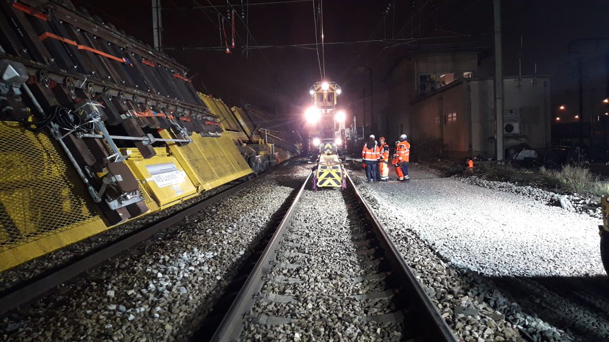 damienbranchut's tweet photo. De la base arrière au chantier et bientôt dans le "trou" les 3 premier bs du RAV Bobigny seront posés cette nuit!
@itif_travaux 
@SNCFReseau https://t.co/TCWLt3tycd