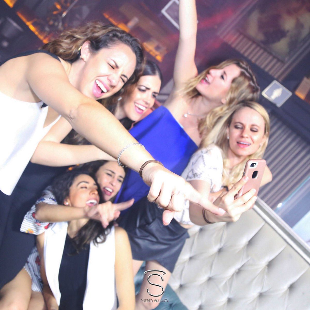 AfterDarkPV's tweet photo. An After Dark VIP Party Package &amp; a night out at @LASANTAVALLARTA are the perfect combo for a great night! 🥂🙌🏻🎉
#puertovallarta #party
https://t.co/fc58Nd0DBR https://t.co/6nlE7wPcLb