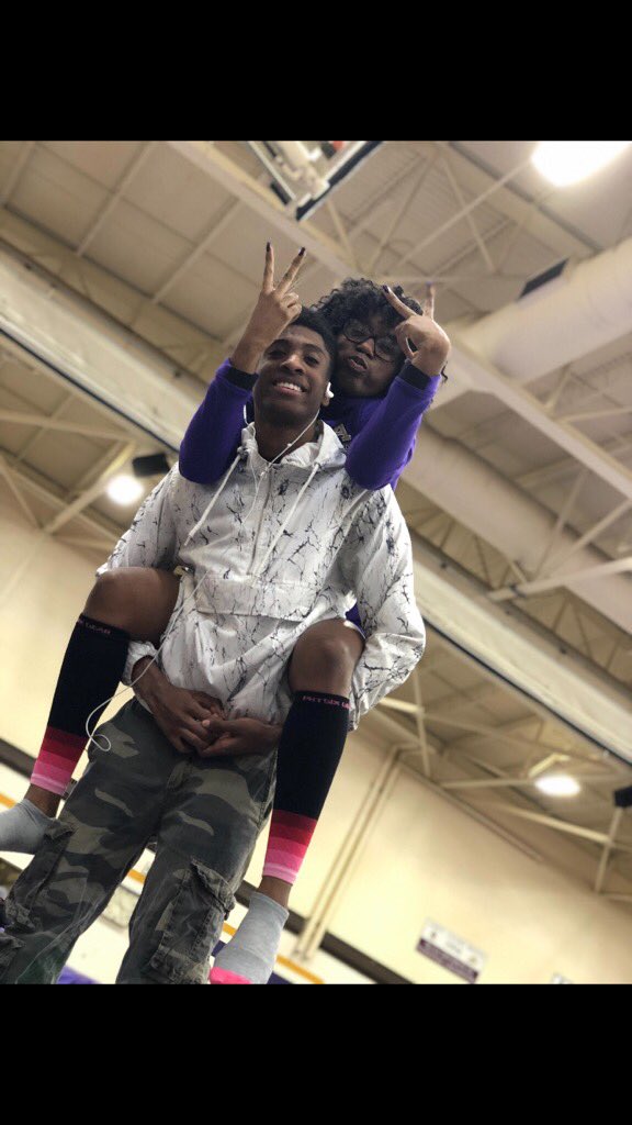 _trail__'s tweet photo. I’ve had an wonderful time at Albion College 💜💛 got to see my sister Dominate in the 60M run &amp; the rest of the Track &amp; field team run there races they made this place feel like home 💜💛 @AlbionXCTF https://t.co/n8ouw1BTrA