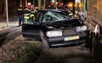 Auto komt onder tractor met aanhanger in #Hoogerheide, bestuurder ernstig gewond - bit.ly/2T3wXfo - #Huijbergseweg #Ongeval