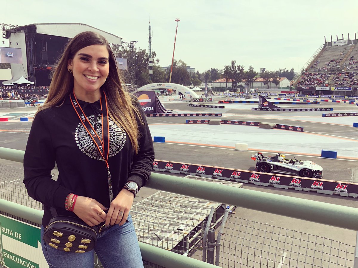 annagzz's tweet photo. ¡Y llegó la @RaceOfChampions a nuestro país! 🙌🏻 
¡Vamos México!
#roc https://t.co/yynqdfq0tC