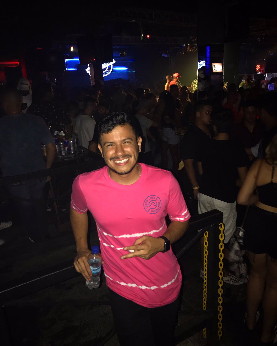 dieguinhocantor's tweet photo. Na última quinta-feira foi dia de fazer uma participação junto aos amigos do grupo @sambaarteoficial no @provisorioclub 💥 
#JuntoComDieguinho #Dieguinho #Pagode #provisorioclub https://t.co/CAr1R31OSu