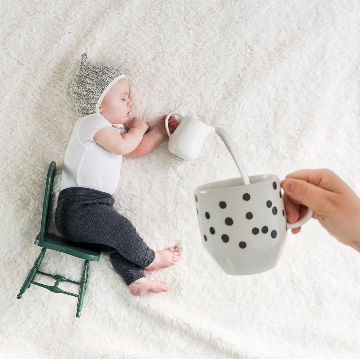 ecleve_usa's tweet photo. "Sure Theo, I’d love some cream in my #coffee. You know what else I’d like? For you to #sleep at night, so I can sleep at night 😴" - @mamadrey88 via IG
#tired
#parenting
#newborn
#ecleveusa https://t.co/64qVZlWoEH