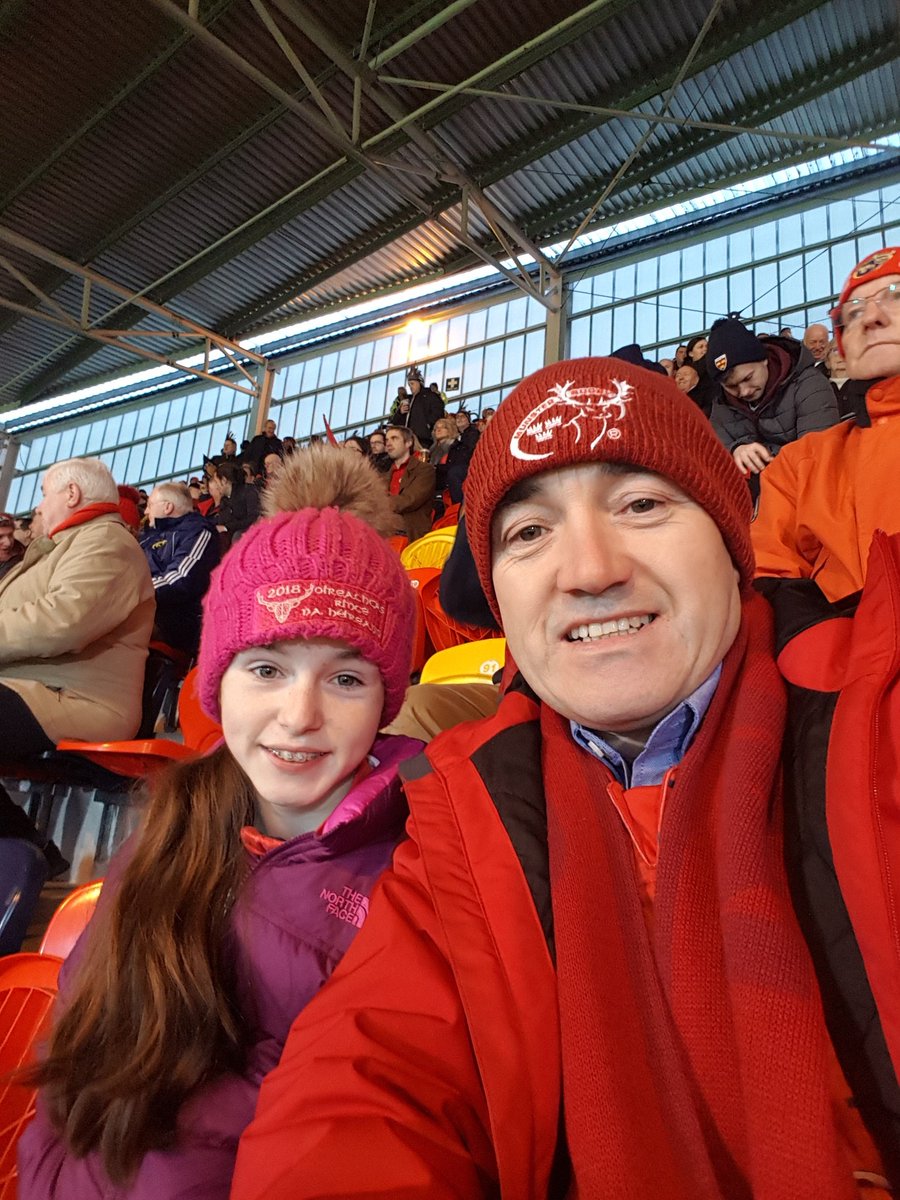 AdrianAmnaught's tweet photo. #ThomondParkSelfie @ShannonAirport @Munsterrugby @MRSC16 https://t.co/sWG5jAPBuc