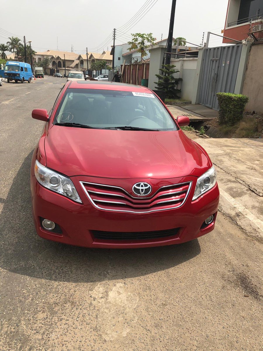 Layqan's tweet photo. When your Car comes with the fullest option possible....you can’t but love it 😍 
2011 Toyota Camry XLE Available for 3.7M.  
V6 Engine, Keyless Entry, Navi Screen, Bluetooth Handsfree, Alloy Wheels, Backup Camera, Clean Leather Interior. Please RT this clean car abeg🙏🏾 https://t.co/EnfH1v23CU