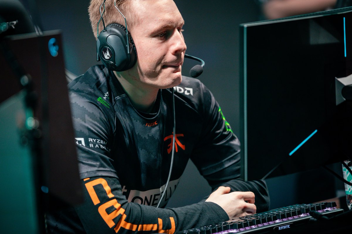 FNATIC's tweet photo. We start slowly, we start 0-2, but we remember: this is just the start of #LEC.

The age-old idiom goes: "this is a marathon, not a sprint", and it becomes more prevalent than ever. Because we are #AlwaysFnatic.

WP @Origengg. Always good to see old faces. https://t.co/2tg9XDGdgD