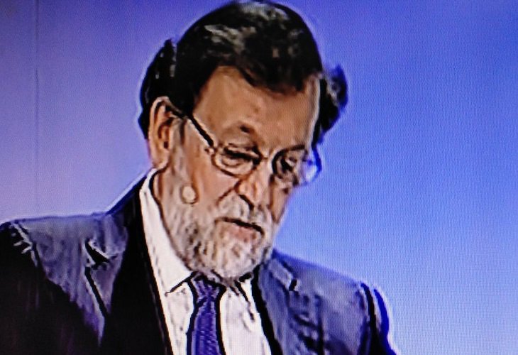 No te pierdas el nuevo 'look' de Mariano Rajoy del que todo el mundo habla 😂😂
https://bit.ly/2RyAhCm
#MarianoRajoy #PP #España