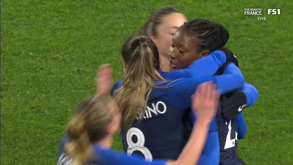 Diani with an audacious lob as France leads 2-0 against USWNT (📹:@FOXSoccer)