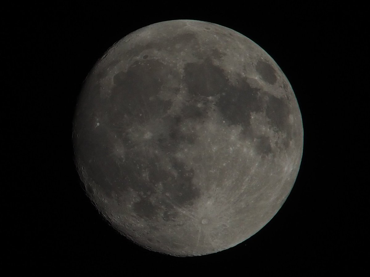 Elbebilder De On Twitter Noch Ein Foto Vom Fast Vollmond Heute Am Himmel Uber Wedel Bei Hamburg Mond Moon Sky Fullmoon