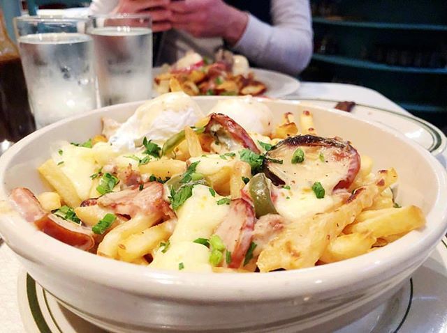 Nothing makes rainy days better like some poutine! Stop by tomorrow to see some more brunch options 🍳🍟 (pc: @sabrinaeatsfood) bit.ly/2T3UkFJ