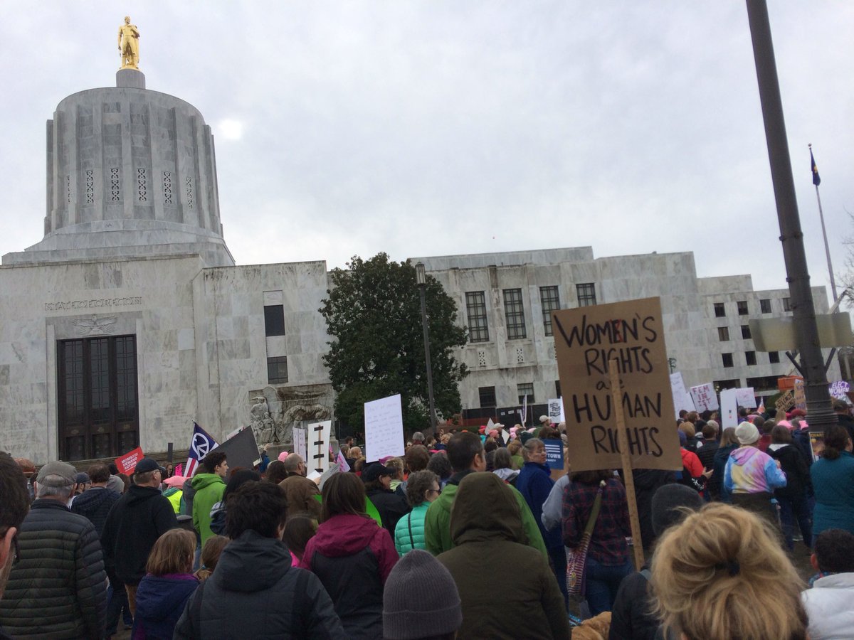 leedlehands's tweet photo. #WomensMarch2019 #SalemOregon We march. https://t.co/xALlHF08yJ