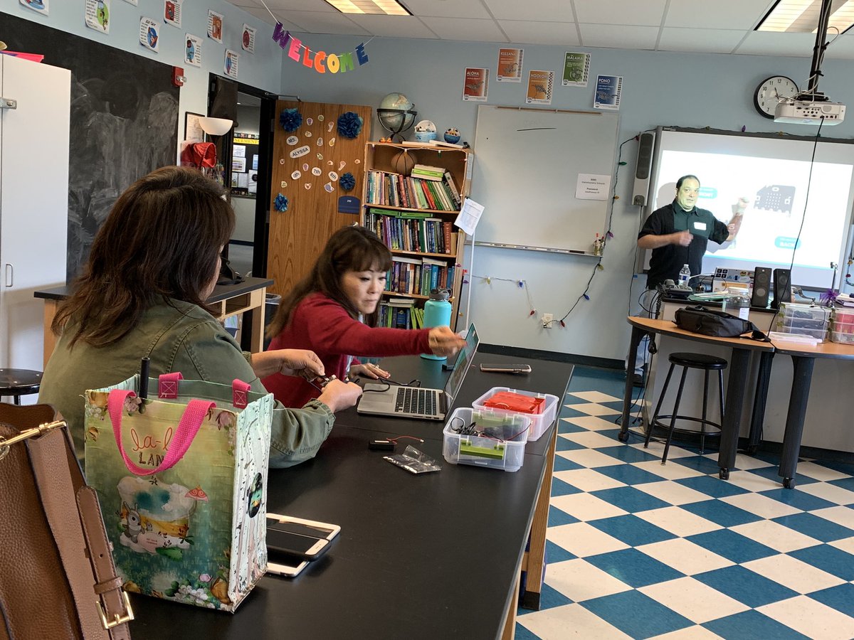 marcnakayama's tweet photo. Physical Computing using the MicroBit with @HikariKishi at the KS Mini Conference. #KSEdTech @microbit_edu https://t.co/tktd5u2j6x