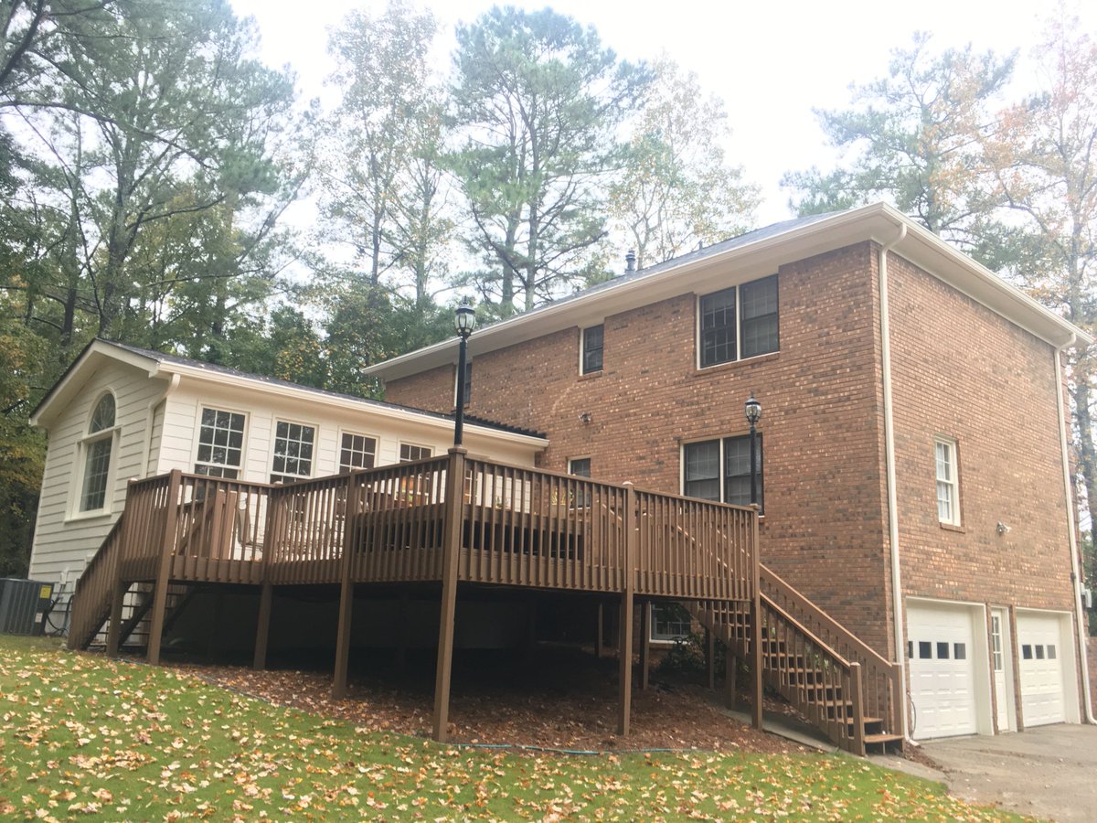 MelvinContrSvcs's tweet photo. This house located in Peachtree corner took a total of three days to finish. Some of the services provided to this house were #pressurewashing, #windowglazing, #caulking, #paintshutters, #painttrim, and #trimrepair. Call us today for your free estimate. https://t.co/YgyBFWDq6z