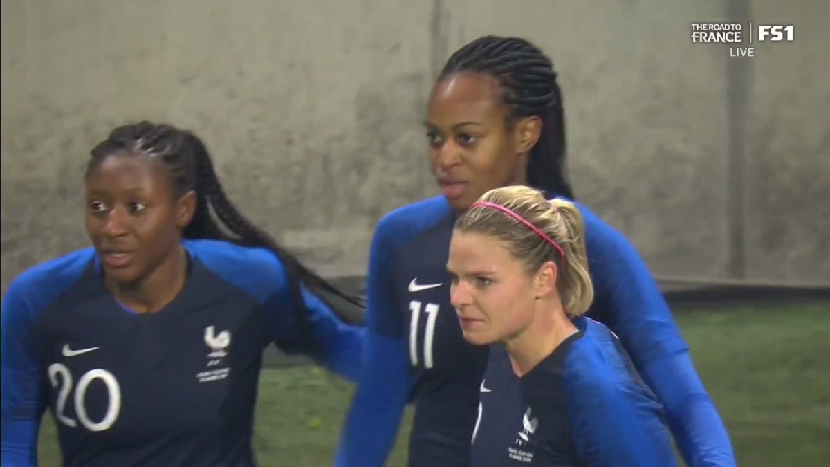 Marie-Antoinette Katoto makes it an overwhelming win for France vs. USWNT as 🇫🇷 now leads 3-0 (📹:@FOXSoccer)