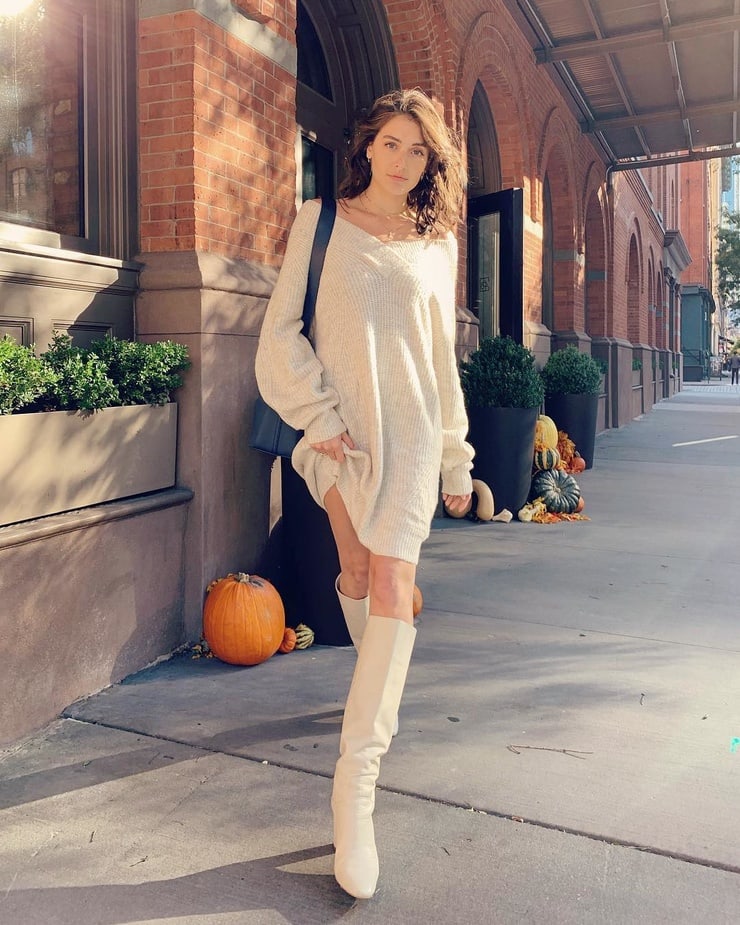 deadcon8's tweet photo. I Gotta Say That as Tremendously Stellar Supermodel #JessicaClements Looks in Stylish Outfits as These. Texas Supermodel @HollyElysa Would Also Make These Casual/Designer Garbs Look Outstanding as Well!!! https://t.co/4qVXkahL4g