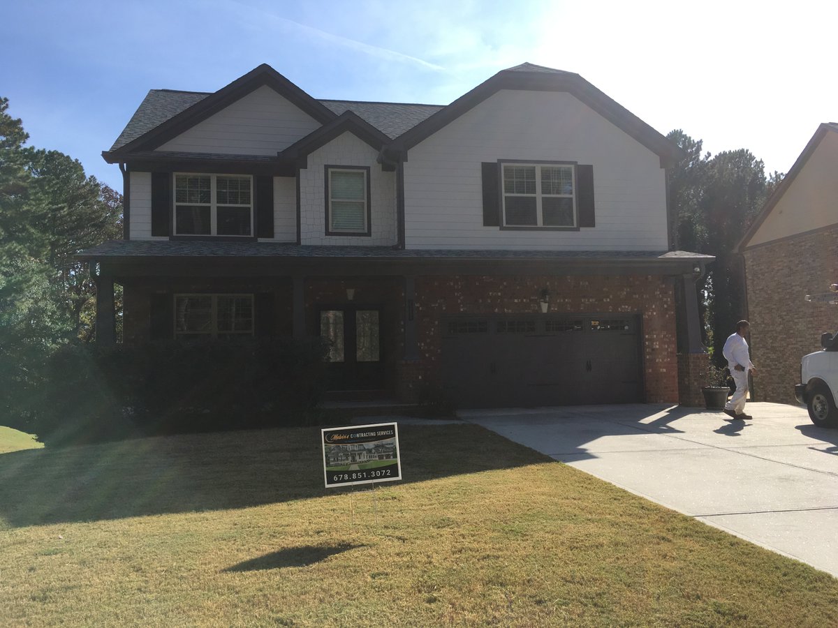 MelvinContrSvcs's tweet photo. This house is located in Norcross. Some of the services provided were #pressurewashinghouse, #caulking, #paintsiding, #painttrim, #repairtrim, and other. Call today to get your free estimate. 

You can see more at, https://t.co/v7d6oF4aGu https://t.co/CQrgQJ9lN1