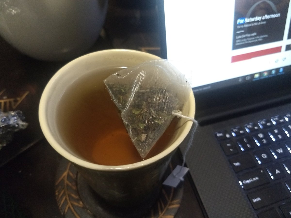 katitarian's tweet image. And that's a #teafail. I forgot this tea likes to float rather than steep! Drinking Winter White Earl Grey as winter storm Harper approaches. @HarneyTea #365teas