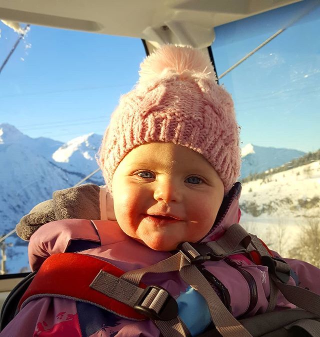 What a week to introduce this one to the #mountains : bluebird days, snowstorms, sledging, cosy lunches &amp; the incredible chalet #chezbugi No wonder she loved every minute! Thank you @whitemountainchalets @stmartindebelleville @les3vallees_officiel @snowl… bit.ly/2T3omcF