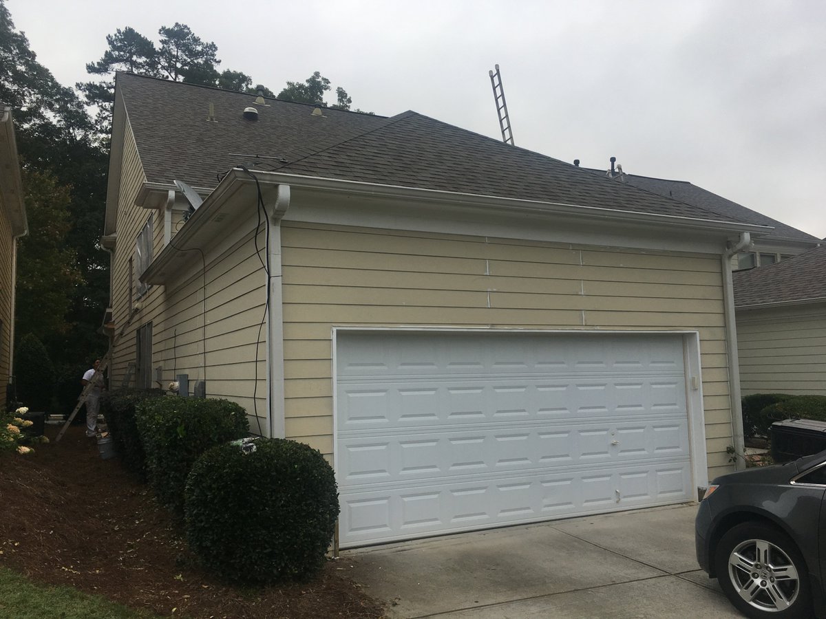 MelvinContrSvcs's tweet photo. This house is located in Suwanee near Big Splash Interactive Fountain.  Some of the services provided were #pressurewashhouse, #exteriorpainting, #trimrepair, #caulking, #paintrim.

If you want to see more go to, https://t.co/nAGzLhPgic https://t.co/YMcIjYeP9n