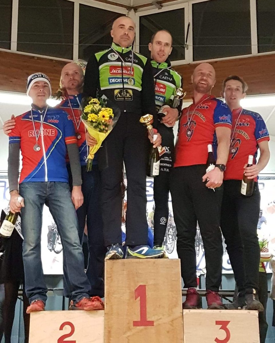BecycleLyon's tweet photo. Bravo Sylvain pour ta deuxième place vétéran aux championnats nationaux de cyclo-cross @FSGTofficiel 🏆🍾😎🚲
#izi #becycleteam #cyclocross #messenger #coursiervelo https://t.co/HkozG9EL2e