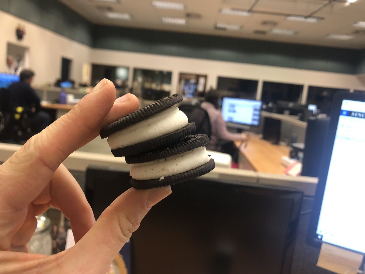 AlliLevineNEWS's tweet photo. I was supposed to start my diet today...then I discovered these bad boys. As far as Iโm concerned, these are the proper proportions for an oreo. #themoststuff https://t.co/KZnHE1xbmm