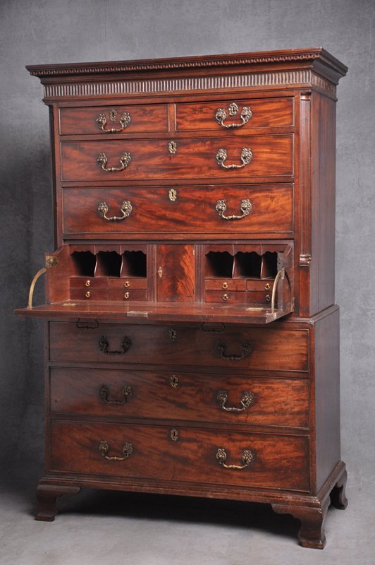 holmesantiques's tweet photo. #18thCentury #Mahogany #Tallboy of outstanding colour and patina with original handles and feet. https://t.co/tWDVbJwzaV
