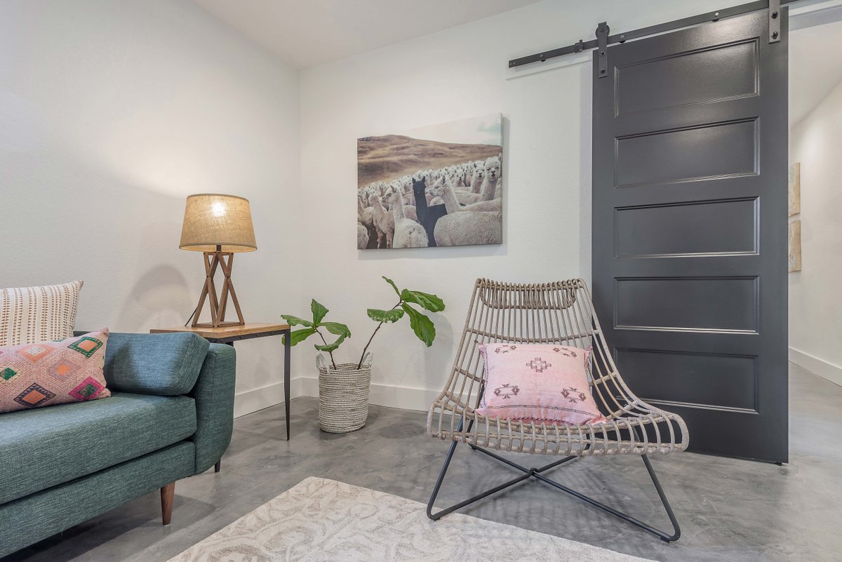 CardinalDesigns's tweet image. Boho Chic Styling is.gd/PWjfVD #CardinalDesigns #HomeStagingTampa