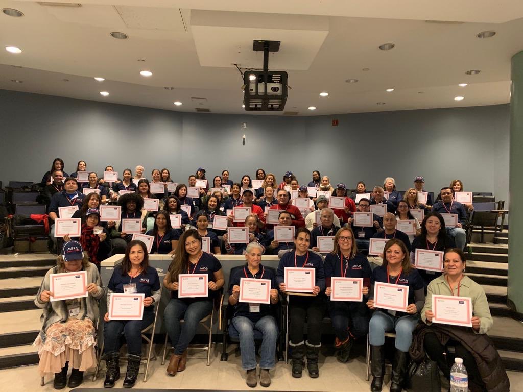 MIRAUSAOficial's tweet photo. Nuestros Miraístas en #NuevaYork hoy culminan la capacitación con @redcrossny en Atención en Desastres. Felicitaciones!#SalvandoVidas #AyudarNosMueve @MiraistasUSA @RedCross https://t.co/uXsknIGSQh