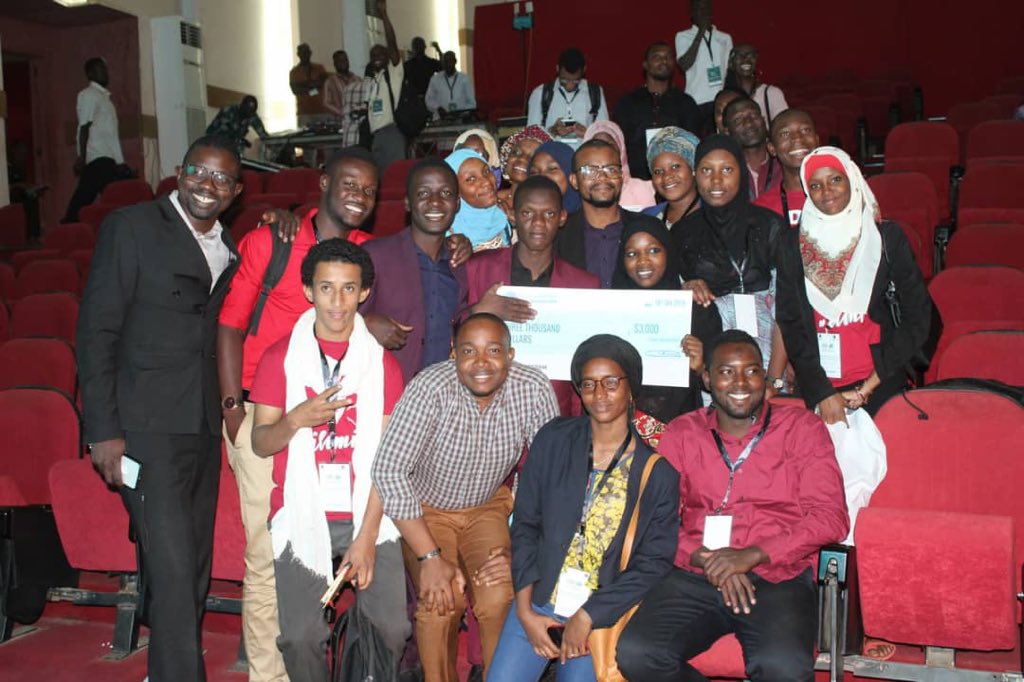 #FailFast. La plupart des choses que nous essayons à A.D.U. n’aboutissent pas. Le #TransformersRoadsow Niger est un bon exemple. Nous restons simplement focus sur le prochain milestone, avec le sourire, la bonne humeur...et le chèque. Direction Dakar le 1 million Prize. 
#ILIMI