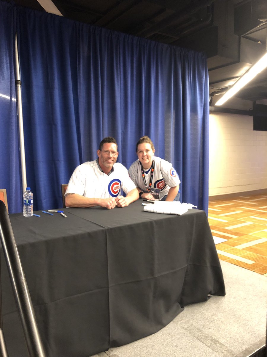 KHamilton14's tweet photo. I can check a big item off my bucket list meet #RyneSandberg and get his autograph ๐ ... Also got to meet fireballer/brawler #KyleFarnsworth and 'the brow' #TaylorDavis Today was a good day. #CubsCon https://t.co/VAelH3WUDf