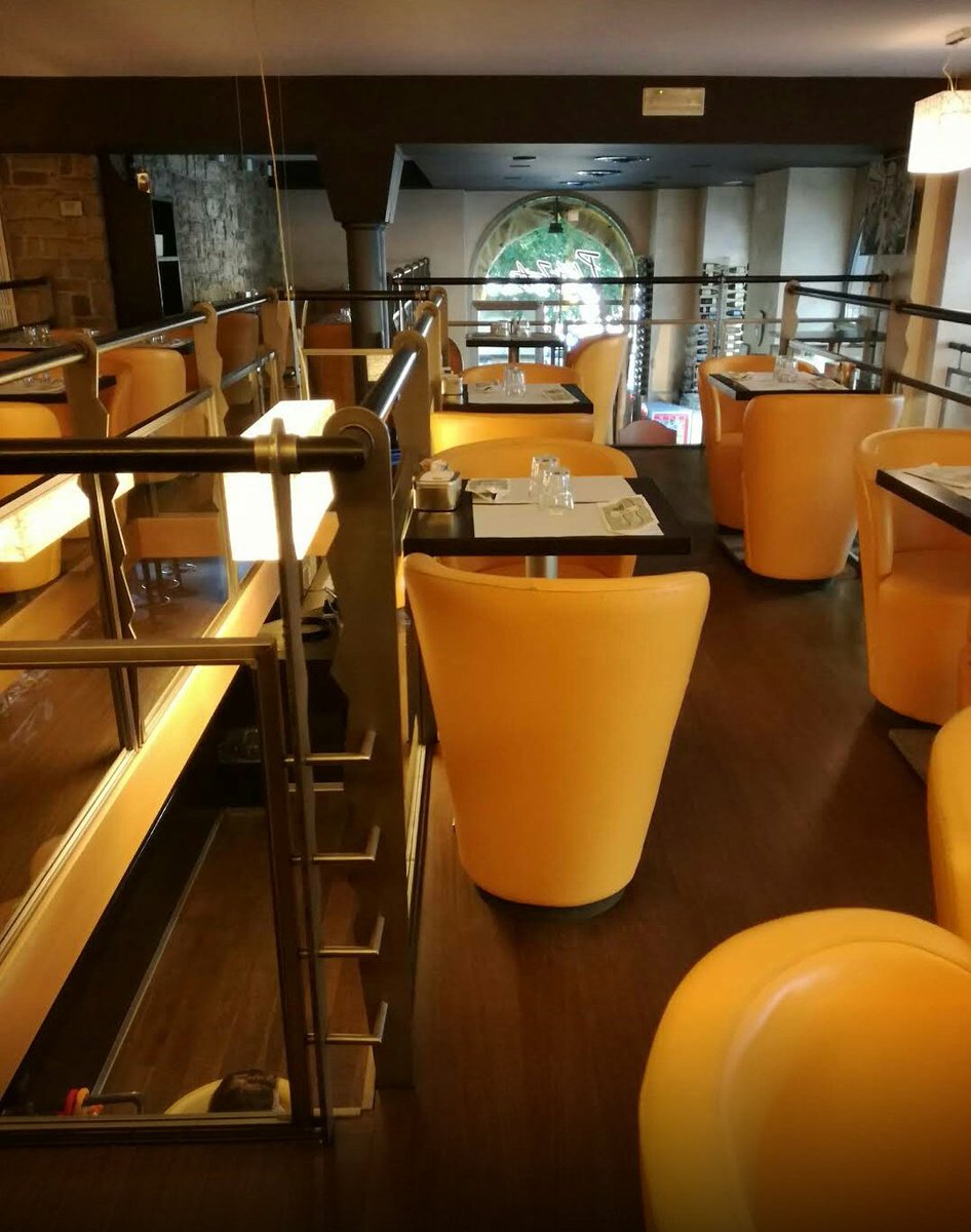 ShinWorld8's tweet photo. Plaza Cafè
ميلان
#shinworld #shintaly #shinmilan #إيطاليا #ميلان #ميلانو #مطاعم 
#سياحة #صوت_لا_تمل_من_سماعه #ارسنال_تشيلسي #ريال_مدريد_اشبيليه #الدوري_الانجليزي #لون_الاحمر_بالنسبالك https://t.co/nMjPFWOq9H