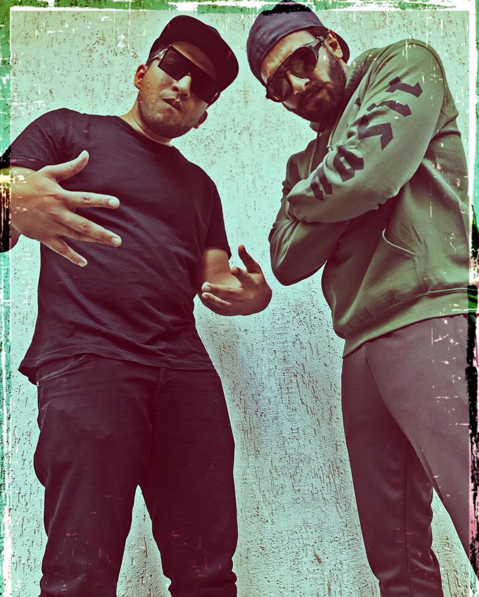 Ranveeroffic's tweet photo. Guess who’s back? 🦍 @NaezyTheBaA #gullyboy https://t.co/gxpilYhUCj