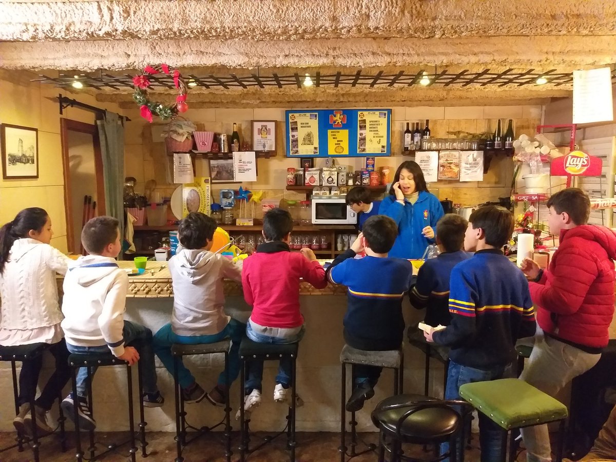 Oje Guadarrama Hoy Hemos Pasado Una Estupenda Tarde De Hogar Con Rueda De Ping Pong Canciones Y Una Charla Sobre Alimentacion De Supervivencia Por Joaquin Padre De Afiliado Oje Oficial T Co Adjd4zktcu