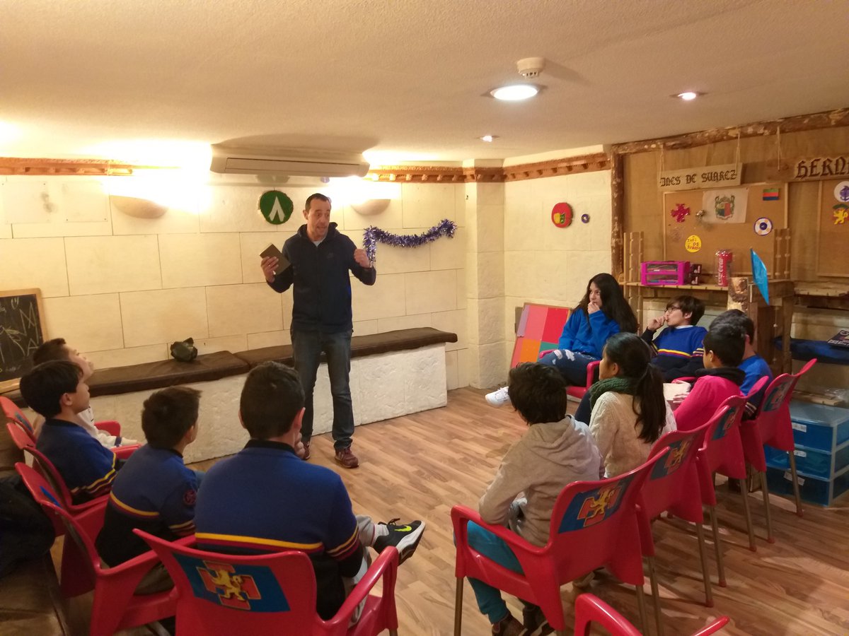 OJEGUADARRAMA's tweet photo. Hoy hemos pasado una estupenda tarde de Hogar, con rueda de ping-pong, canciones y una charla sobre alimentación de supervivencia  por Joaquín, padre de afiliado @OJE_oficial https://t.co/teRK5sdMQD