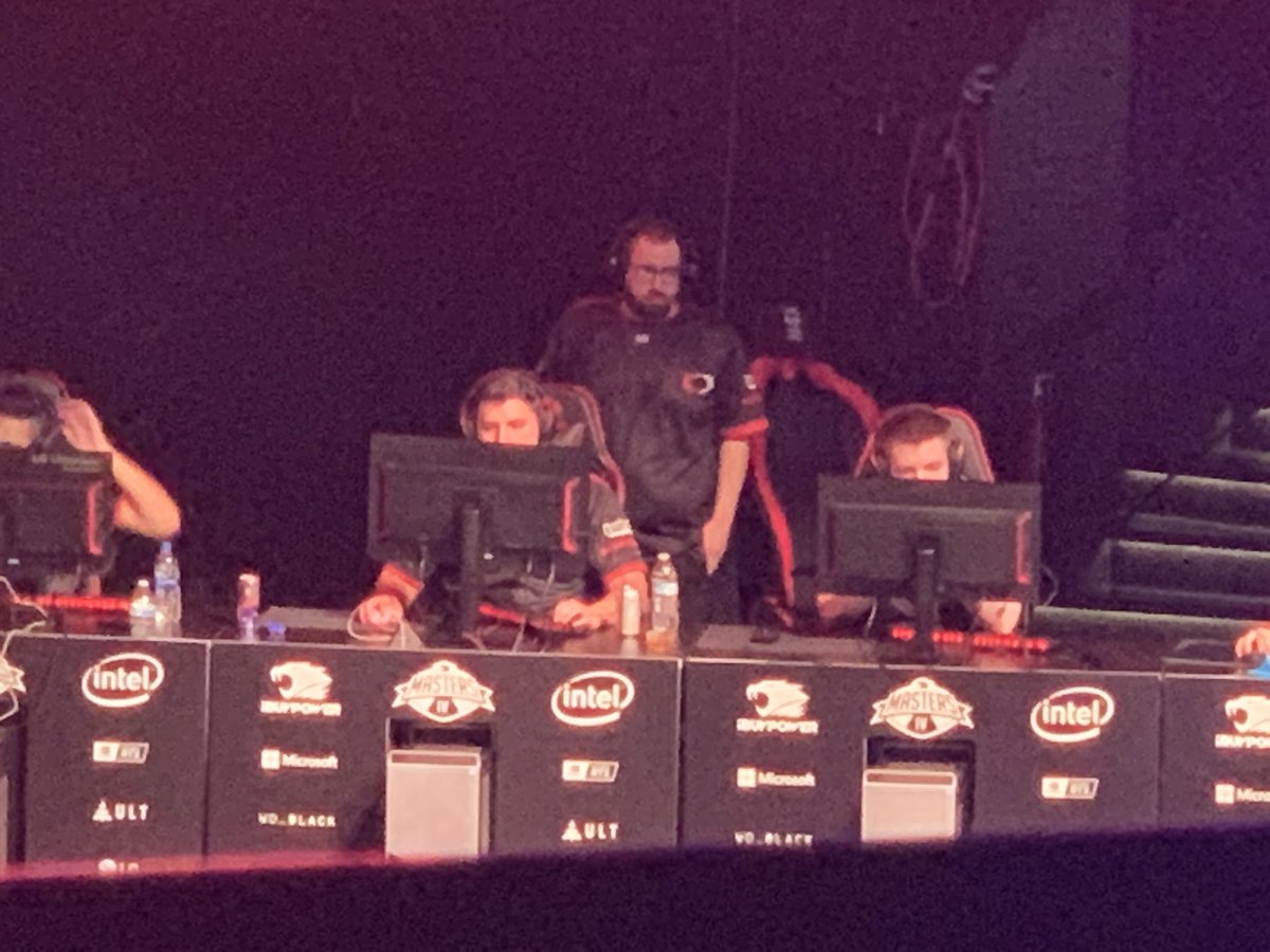 stopasyougo's tweet image. Watching my pistol strat advisor @coLWarden #IBPMasters