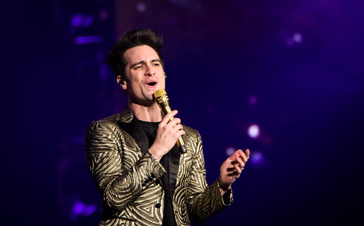 idave3g's tweet photo. My live review and photo gallery of @brendonurie &amp; @PanicAtTheDisco last night at the #PrayForTheWickedTour in NJ at @PruCenter is up now on @shutter16 here: https://t.co/Vi8U9b0oqr #PanicAtTheDisco #prayforthewicked #brendonurie #prudentialcenter #prucenter https://t.co/kaJJaUzeJC