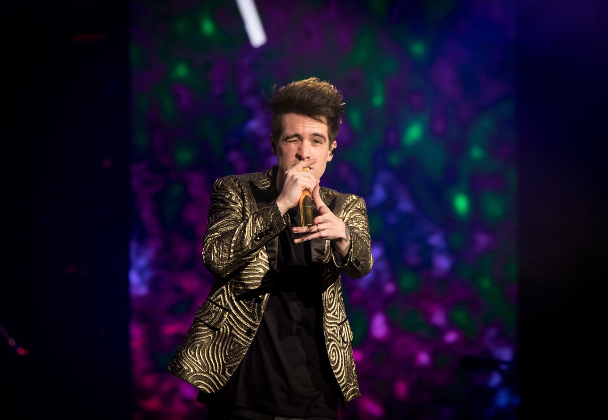 idave3g's tweet photo. My live review and photo gallery of @brendonurie &amp; @PanicAtTheDisco last night at the #PrayForTheWickedTour in NJ at @PruCenter is up now on @shutter16 here: https://t.co/Vi8U9b0oqr #PanicAtTheDisco #prayforthewicked #brendonurie #prudentialcenter #prucenter https://t.co/kaJJaUzeJC