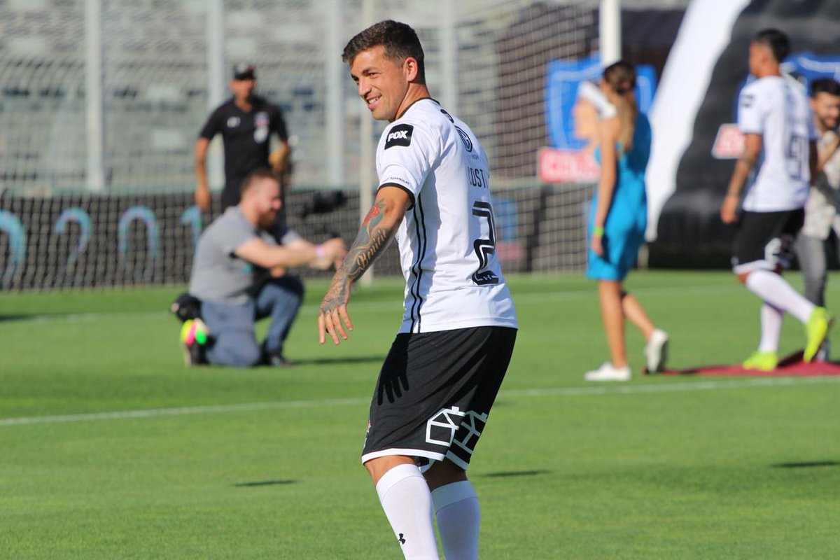 Cantemostodoscl's tweet photo. #NocheAlba [Fotos] Benjamín Peralta #MundoColoColo https://t.co/xCrQOuY3C2