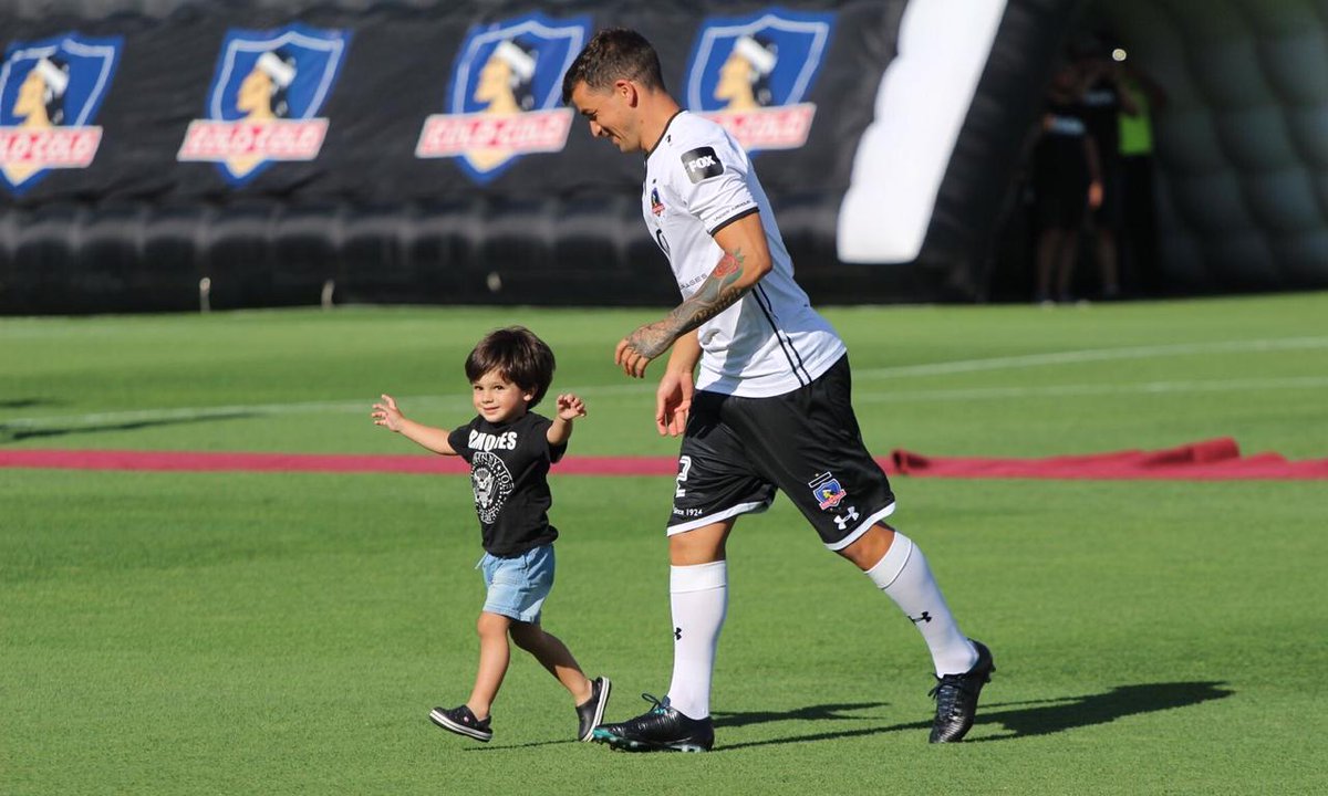 Cantemostodoscl's tweet photo. #NocheAlba [Fotos] Benjamín Peralta #MundoColoColo https://t.co/txpDolSaQd