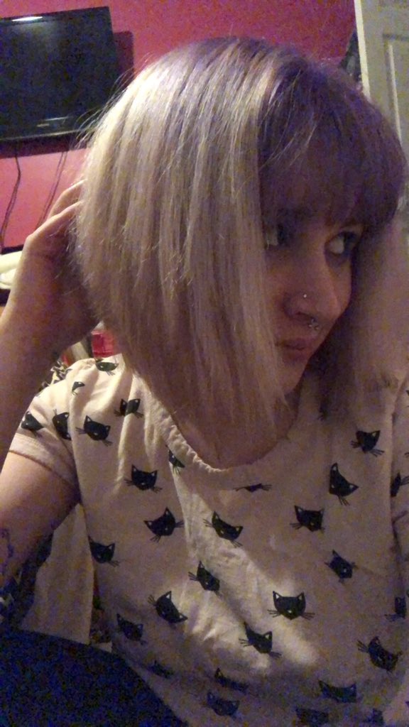 Victoria Thomas On Twitter Purple Roots Silver Hair
