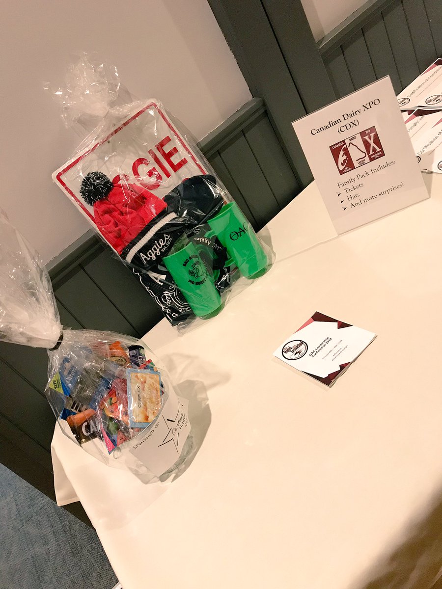 OACLead's tweet photo. It banquet time for the #RoadLessTraveled2019 OAC Leadership Conference. https://t.co/2RWZkdIYvD