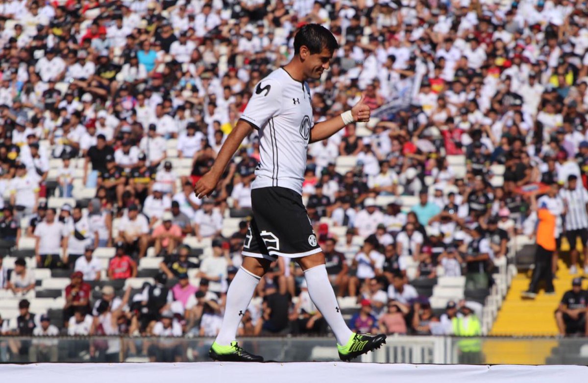 Cantemostodoscl's tweet photo. #NocheAlba [Fotos] Benjamín Peralta #MundoColoColo https://t.co/eyKzpdQT8e