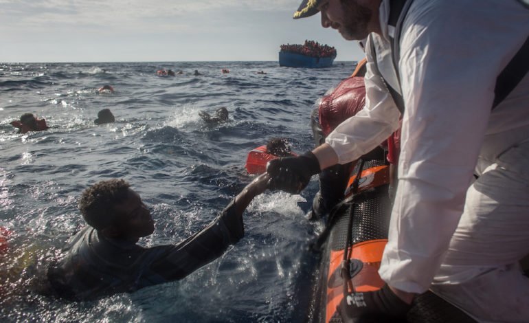 PrcTortona's tweet photo. #Mediterraneo chi ha ancora coraggio di tacere sull'ennesima #strage di innocenti davanti alle nostrecoste? Non può essere solo #Spread a far tremare un governo di barbari, l'indignazione della coscienza civile deve farlo crollare #facciamorete #restiamoumani  #OraOMaiPiù https://t.co/GTxqL7ZJT8