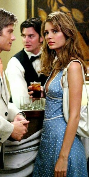 ocbitches's tweet photo. Mischa Barton earlys 2000 style as Marissa Cooper at the oc was bomb https://t.co/UYx6dkOIfP