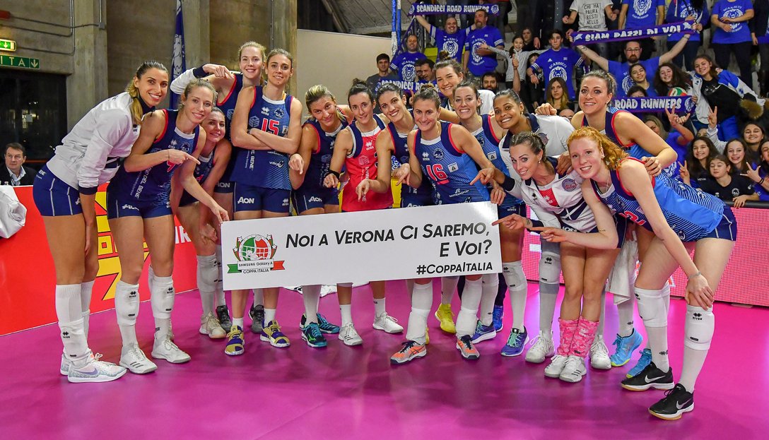 🏆🏆🏆 La @SDBVolley è la prima semifinalista della Samsung Galaxy A #CoppaItalia: sconfitta indolore per 2-3 contro @Azzurra_Volley e pass staccato per le Finali di #Verona. #ilovevolley 👉http://bit.ly/2Hl8cd9