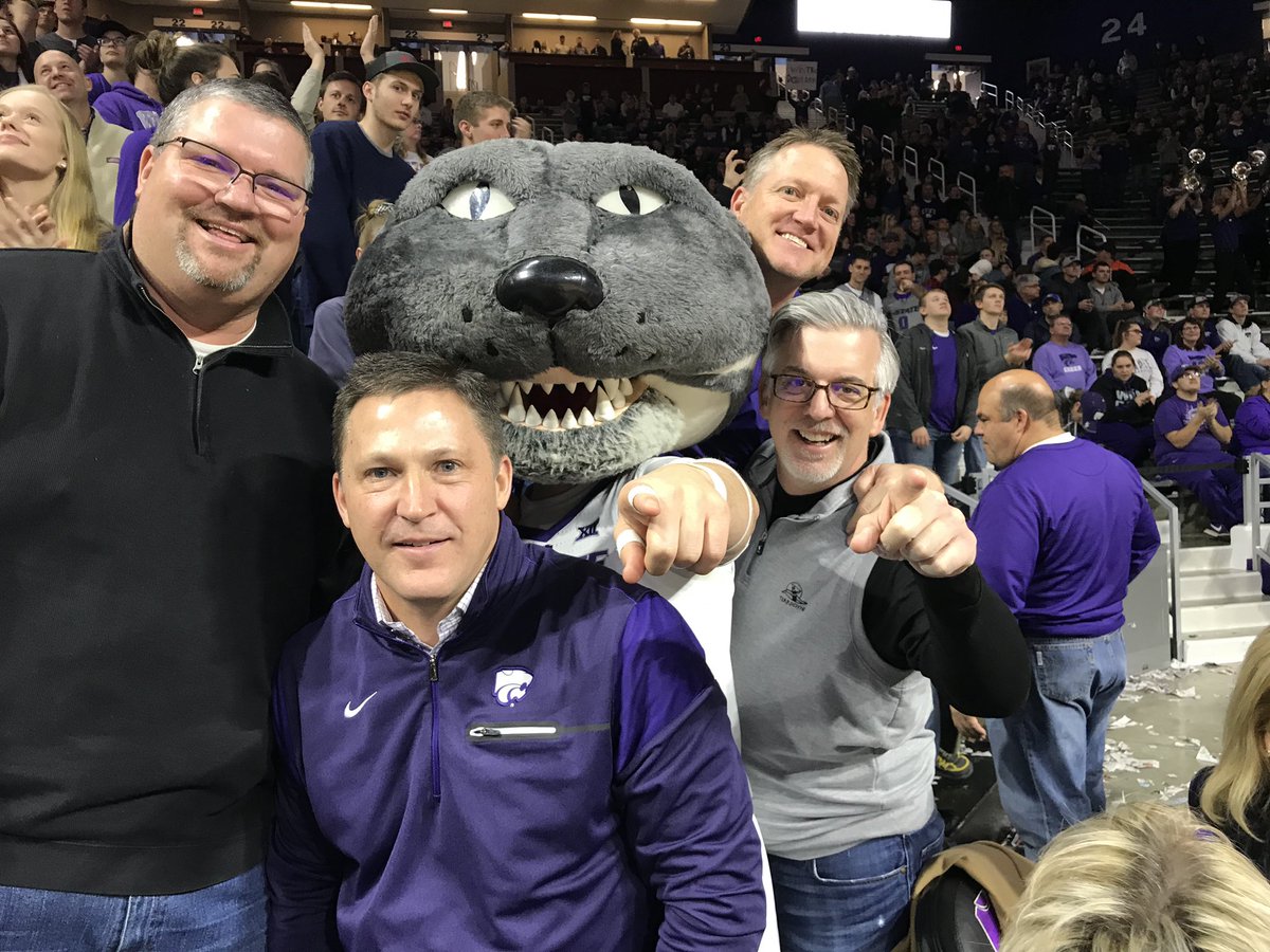 jmfoust's tweet photo. Willie, the birthday boy, a doctor, a celebrity and a 1/2 semester pre law major,....what could go wrong? #SafeAsKittens @edthomas316 @K_Schoon https://t.co/H21Cl6FwXF