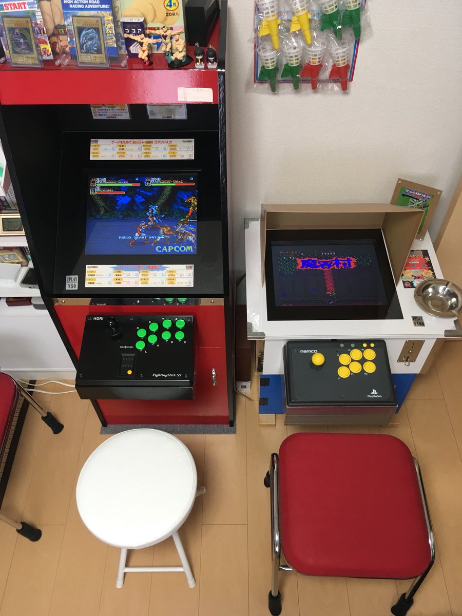 ひろすけ 19年版 現在のゲームプレイ環境です ヴュウリックス風環境 Beatmania Dx 立ちプレイ環境 自作ミニアップライト筐体 駄菓子屋筐体 自作ハーフテーブル筐体 家庭用ゲームプレイ用モニター アタッシュケース内蔵型ゲーム環境