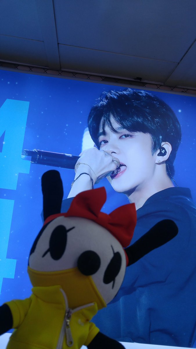 qndnfl's tweet photo. @Embracing_YJ   신사역에서 영재을 보내요 :) 너무 이뻐요 . 감사합니다. 
#영재생일 https://t.co/O1LwfKNlFE
