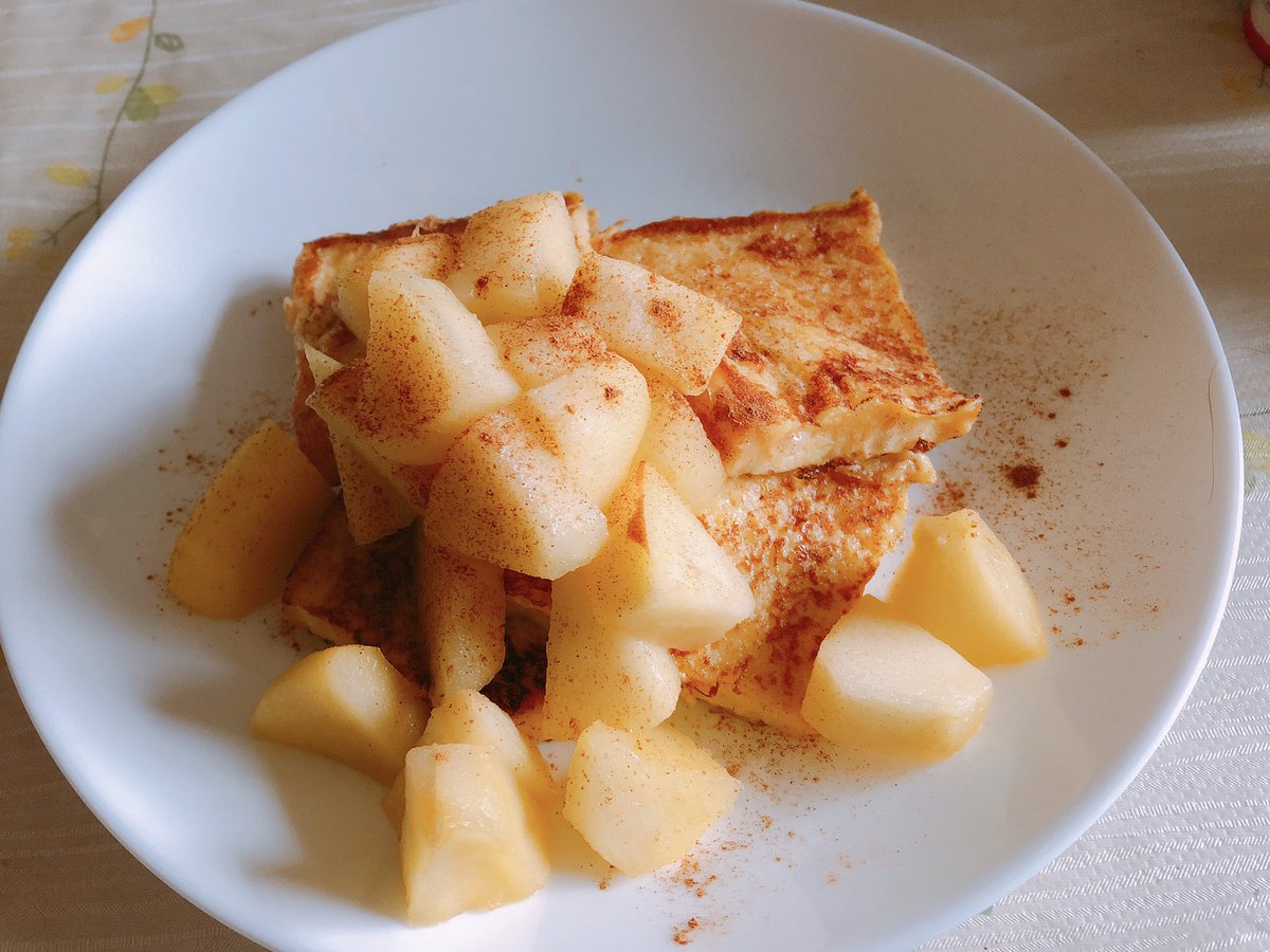 サッチャン على تويتر 余った食パンと余ったリンゴでフレンチトーストとコンポートを作りました どうやってもバエない